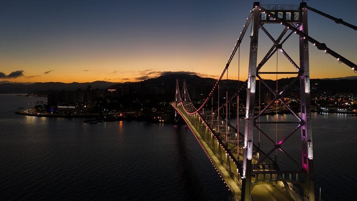 Книга с ранее не публиковавшимися материалами о Ponte Hercílio Luz выходит к столетию